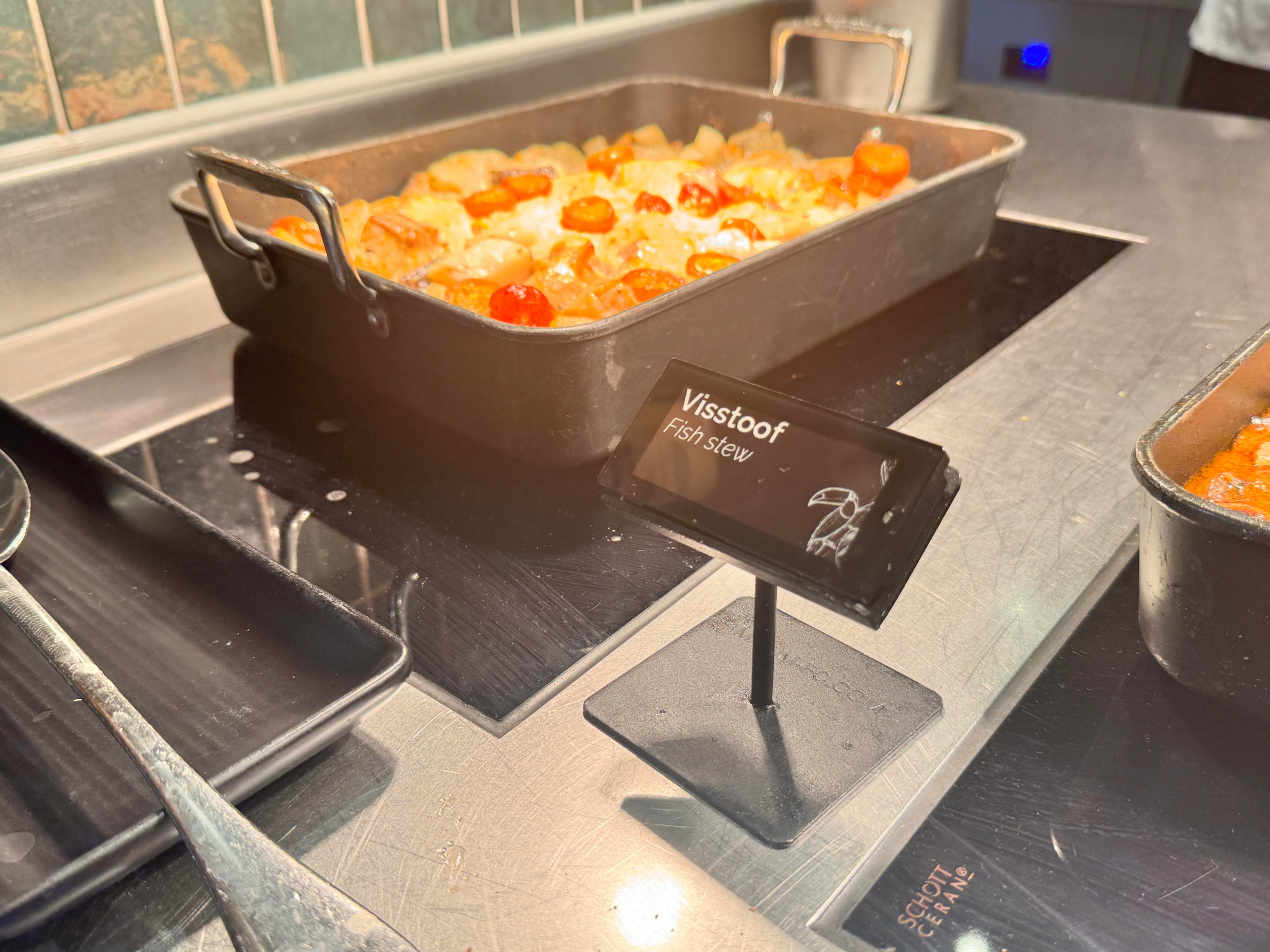Van der Valk buffet met Nomi e-labels en huisstijl